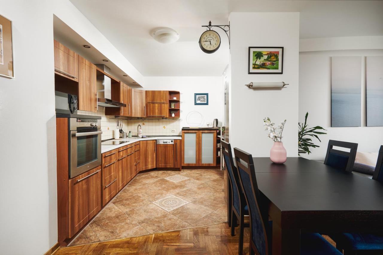 Family Apartment With A Terrace On Aleje Jerozolimskie Warszawa Exteriör bild