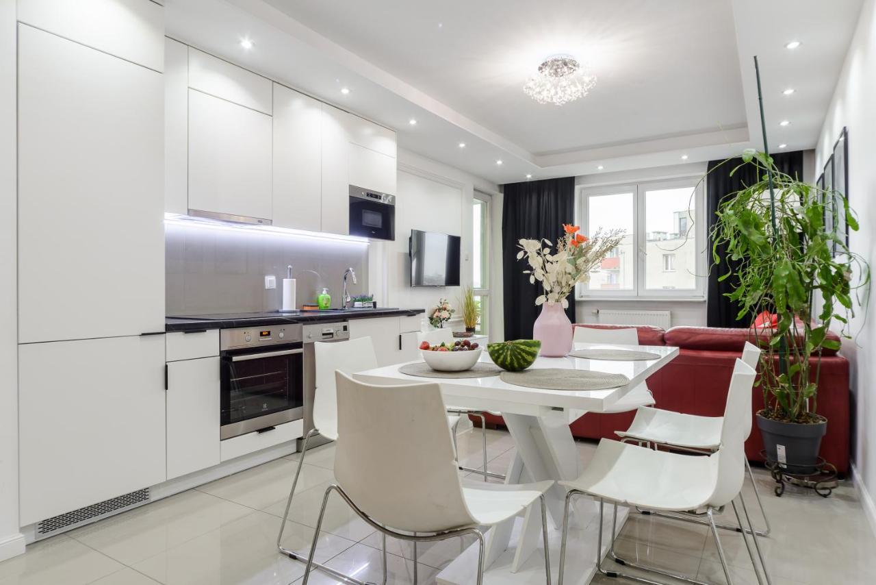 Family Apartment With A Terrace On Aleje Jerozolimskie Warszawa Exteriör bild