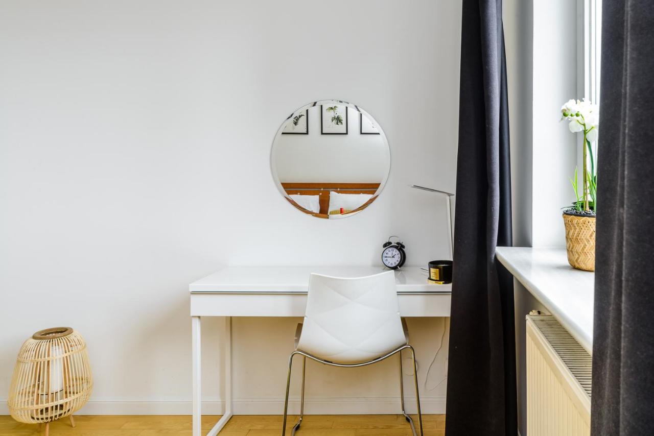 Family Apartment With A Terrace On Aleje Jerozolimskie Warszawa Exteriör bild